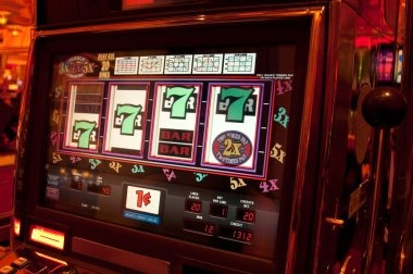 Captain's Bounty slot interface on mobile phone showing reel layout and spin button