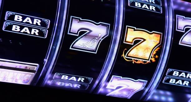 Lightning Dice betting interface on mobile showing bet types and payout odds